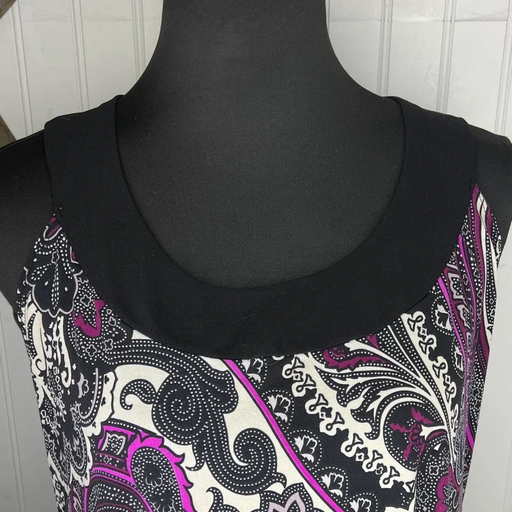 Elegant Paisley Mini Dress in Black, White, and Pink - Picture 5 of 11